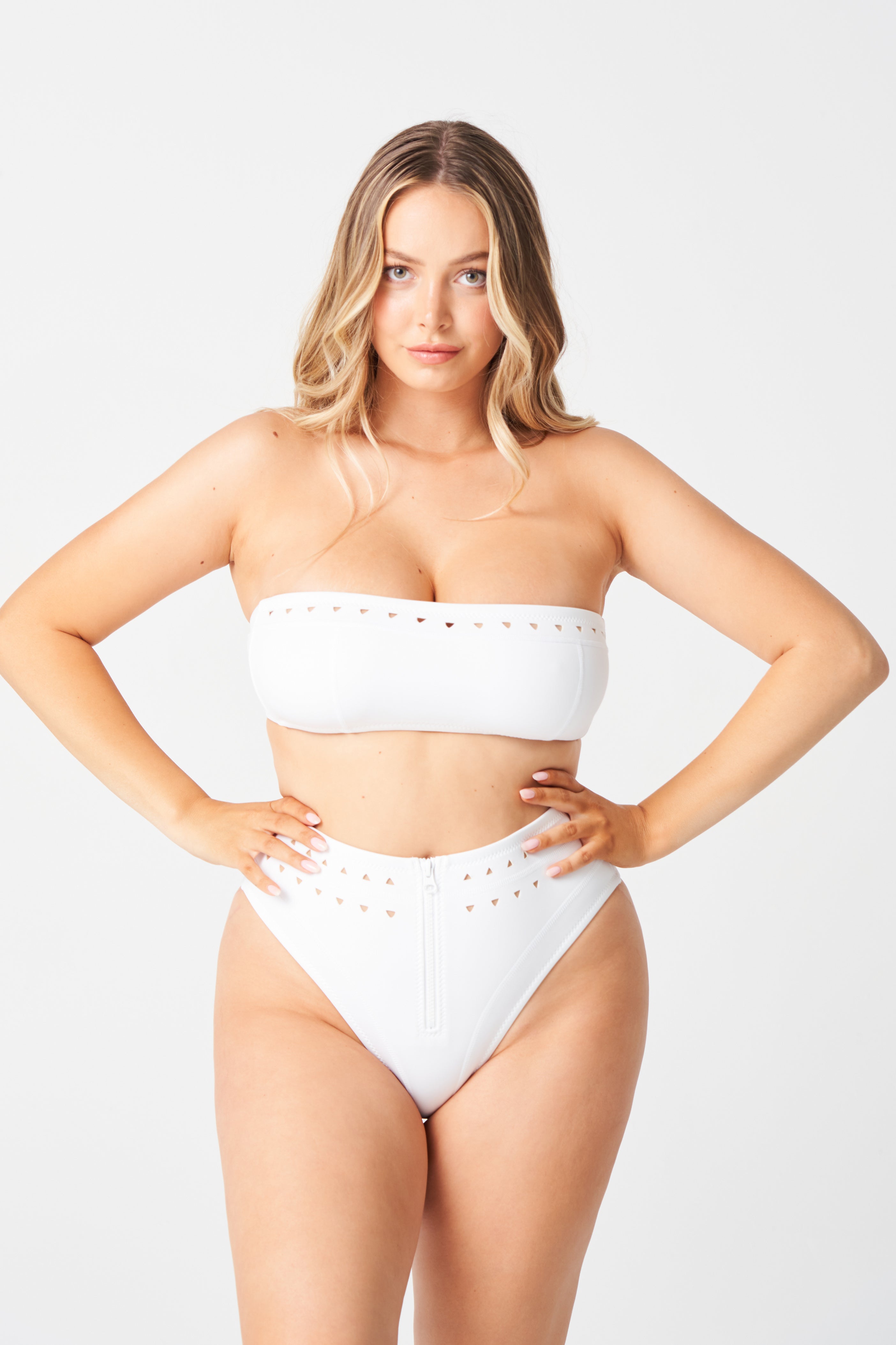 MCKENZIE XL BIKINI TOP IN WHITE SCUBA WITH MCKENZIE BOTTOM